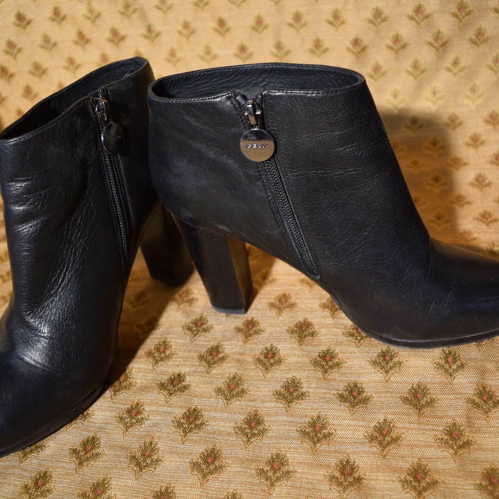 Geox boots size 10